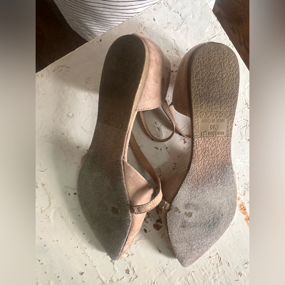 Beige strappy flats - Picture 2 of 3